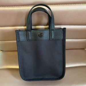 Lululemon Now and Always Tote micro